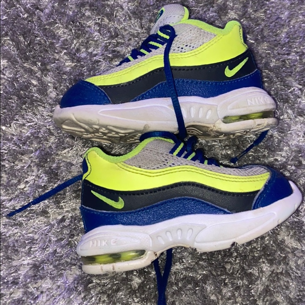 Nike toddler air max